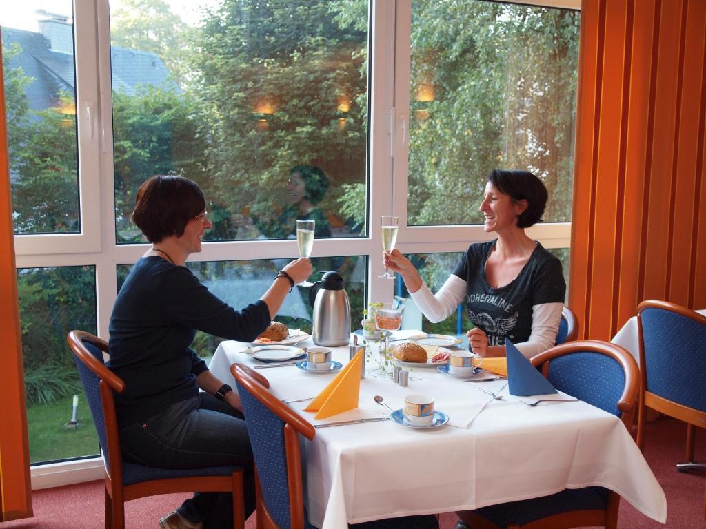 Altes Doktorhaus - Hotel Garni Willingen  Bagian luar foto
