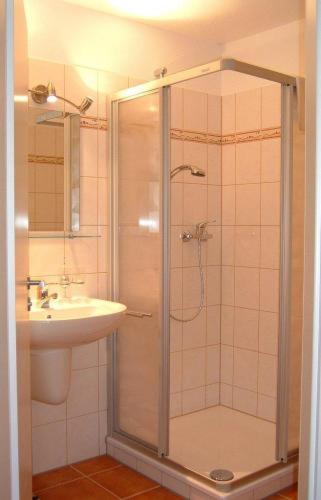 Altes Doktorhaus - Hotel Garni Willingen  Bagian luar foto